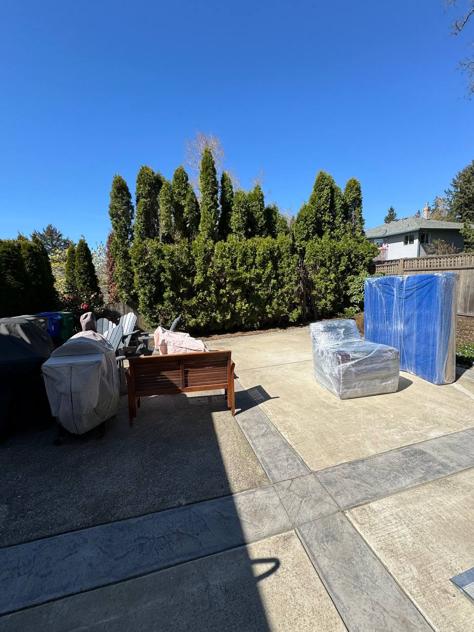 EasyMove crew on a moving job